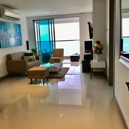 Moderno En Palmeto Laguito Apartment