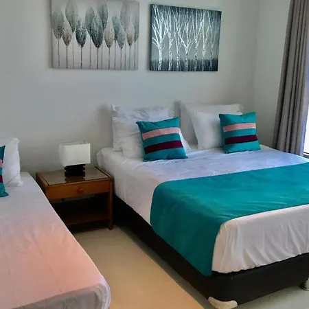 Moderno En Palmeto Laguito Apartment *