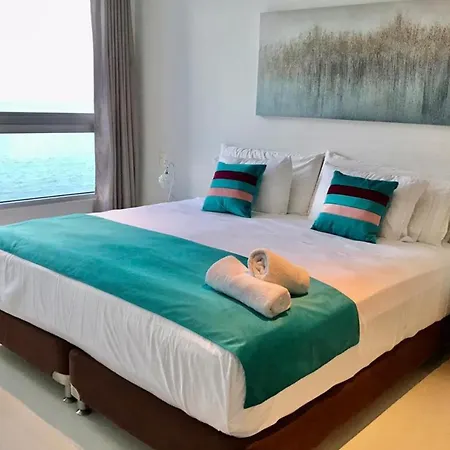 Moderno En Palmeto Laguito Apartment